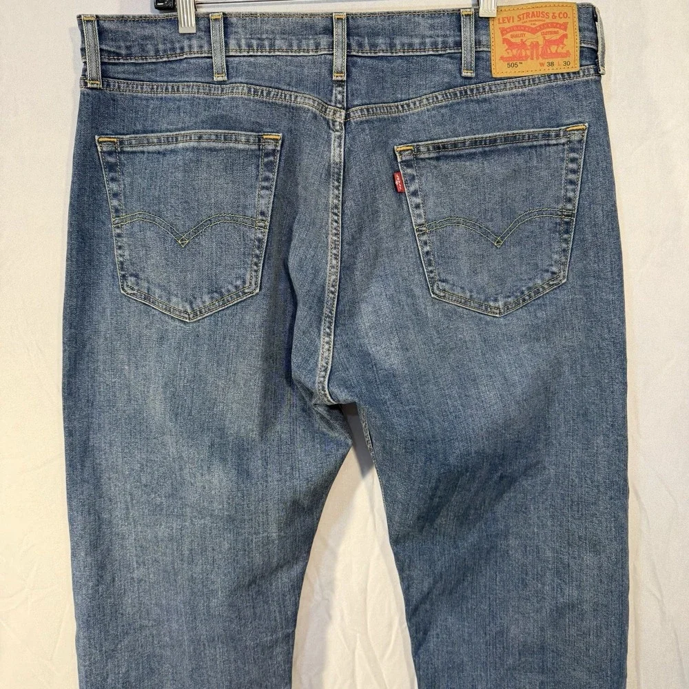 Levi's 505 Men's Medium Wash Blue Jeans‎ Size 38x30  Pants